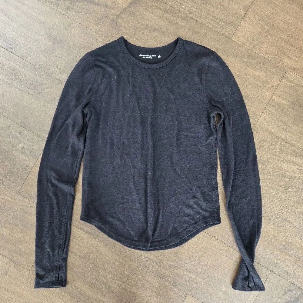 Abercrombie & Fitch Soft A&F Cozy long-sleeve crewneck tee Shirt Size S